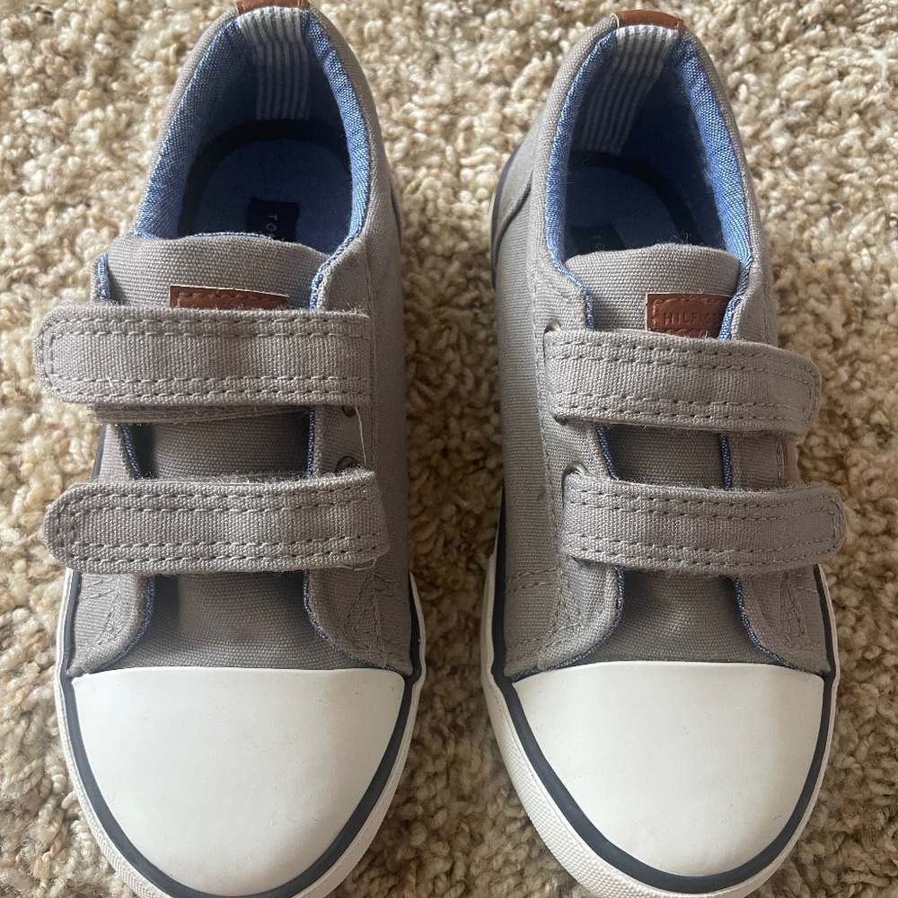 NWOT Tommy Hilfiger boys size 11 shoes